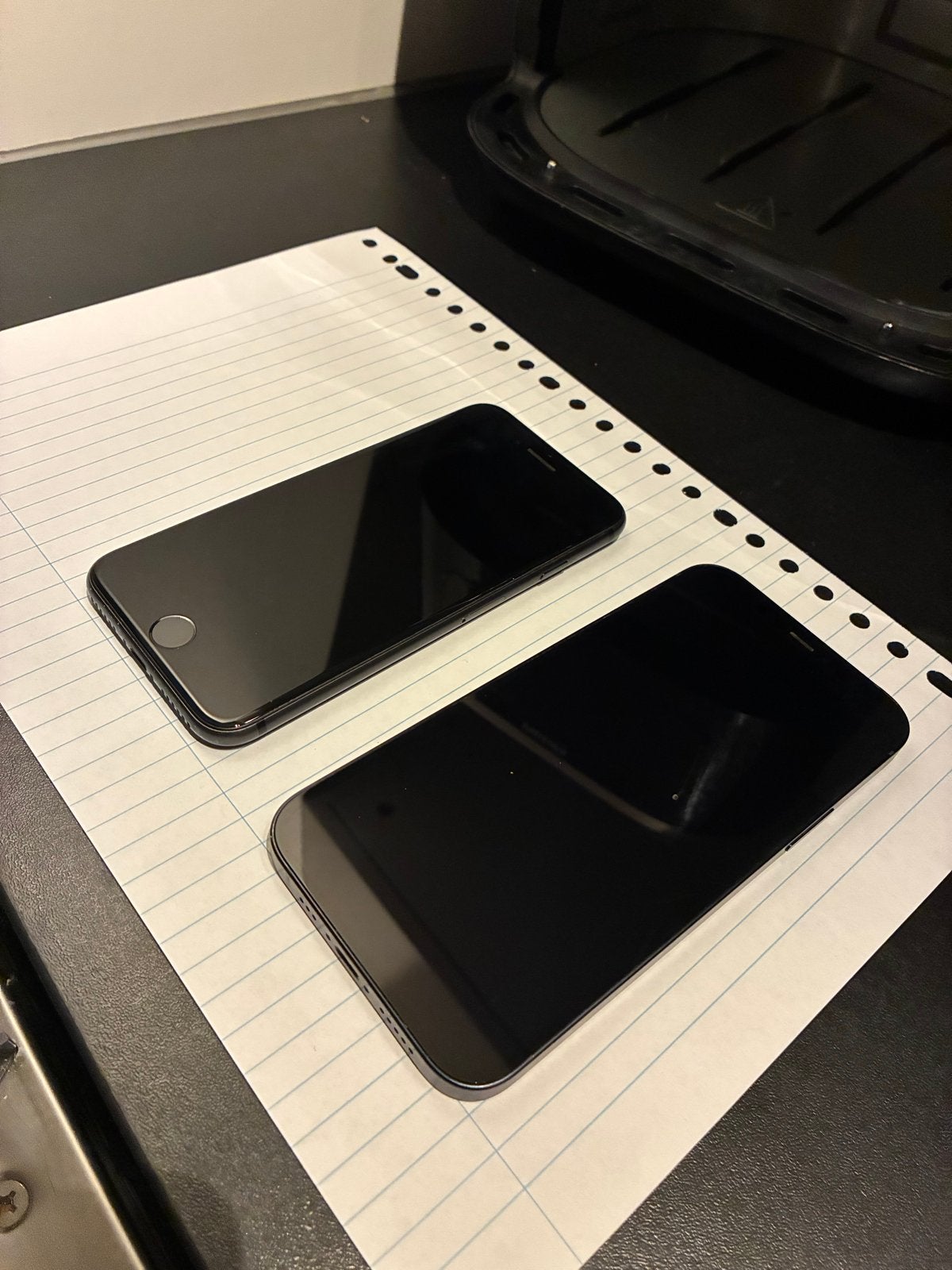 iPhone 12 (64 gb) & iPhone 8 (64GB) - Simlockvrij, 80 %, Gebruikt, Zwart, Ophalen of Verzenden