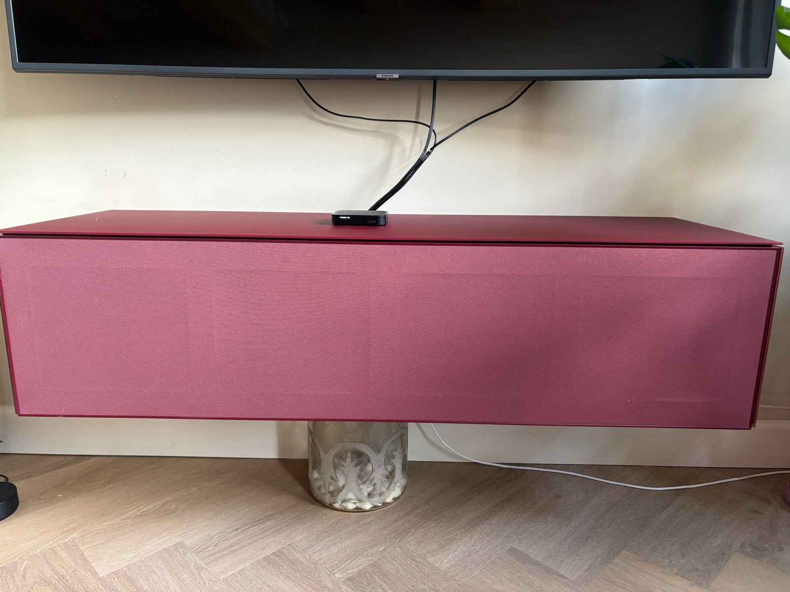 Moderne TV kast - Donker rosé/paars - 130x40x33 cm, Ophalen, Gebruikt, 100 tot 150 cm, Minder dan 100 cm