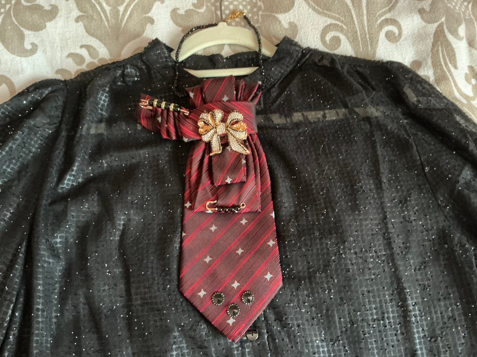 Te koop handgemaakte stropdas ketting, Carnaval, Ophalen of Verzenden, Accessoires, Maat 56/58 (XL)
