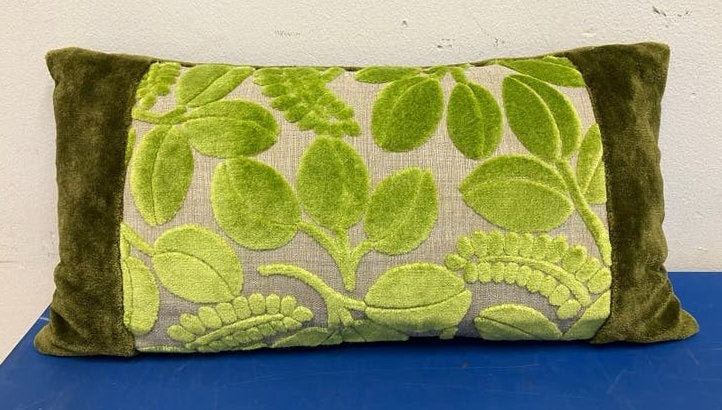 Kussen gemaakt van stoffen van Designers Guild, Huis en Inrichting, Woonaccessoires | Kussens, Ophalen of Verzenden, Nieuw, Groen