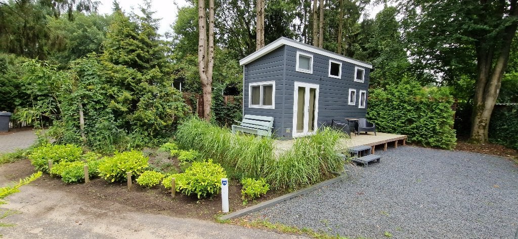 Te koop: vakantiehuisje (tinyhouse) met rust, ruimte, groen, In bos, Internet, 2 slaapkamers, Landelijk