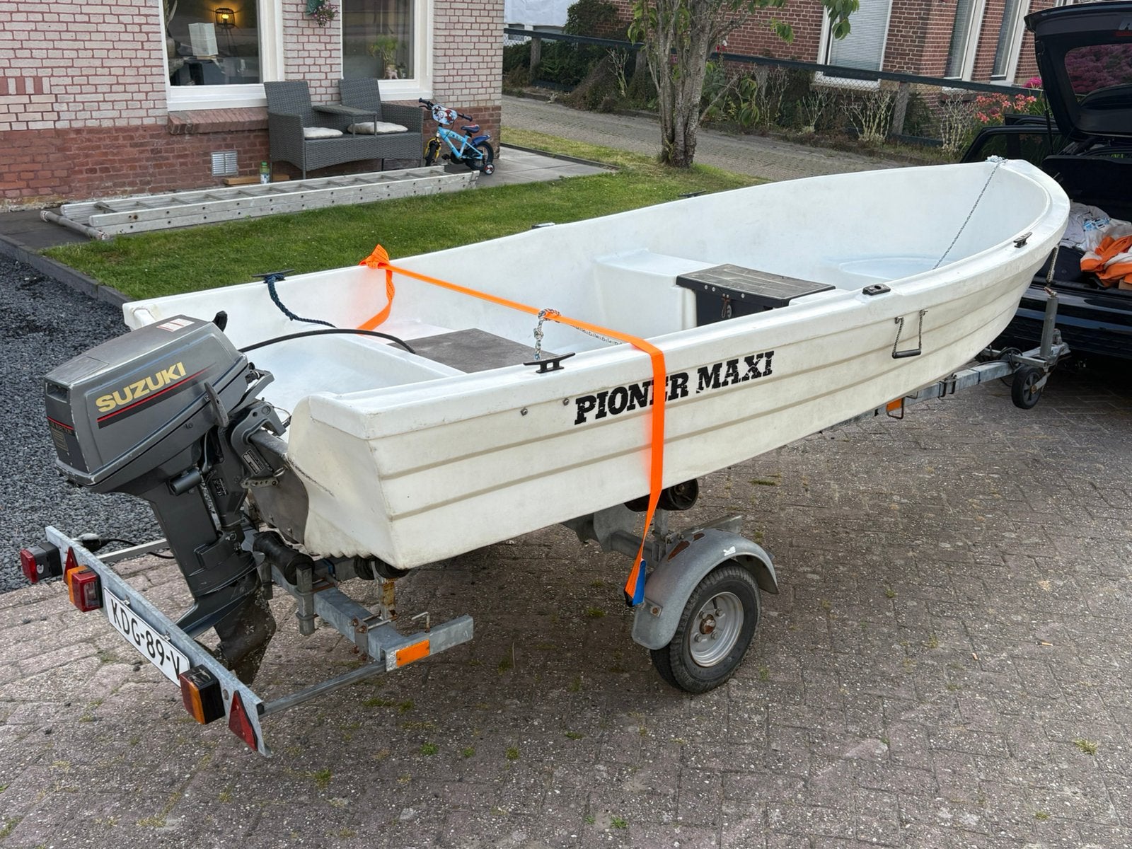 Complete set Pioner Maxi, 8PK Suzuki & Trailer., Watersport en Boten, Vis- en Consoleboten, Gebruikt, Benzine, Tot 10 pk, Buitenboordmotor