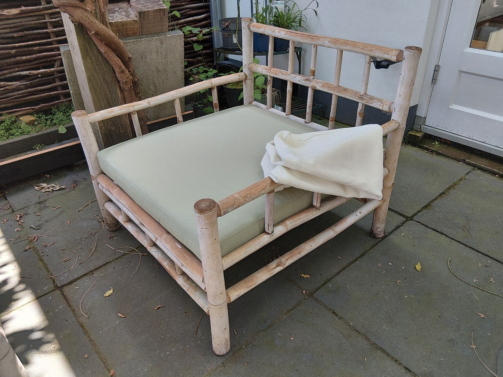 Bamboe stoel en tafeltje met bijpassend kussen en extra hoes, Tuin en Terras, Tuinmeubel-accessoires, Ophalen