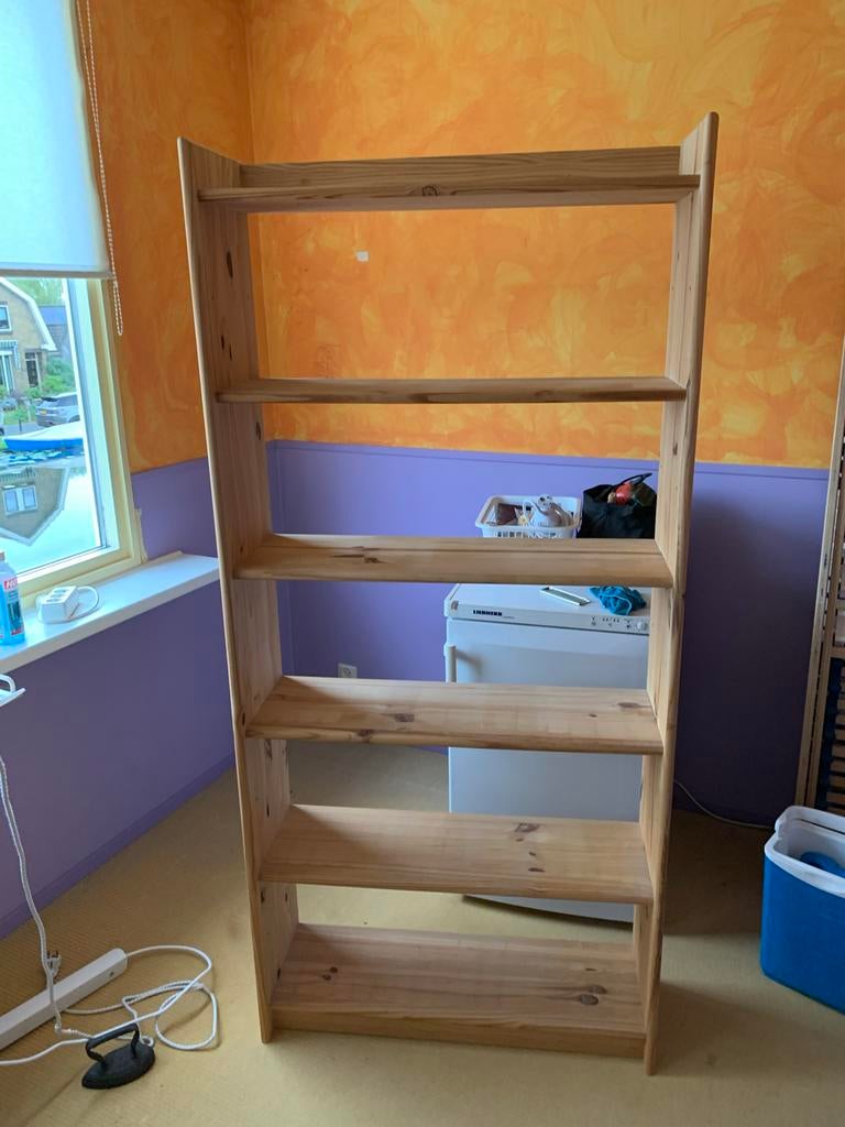 Houten Boekenkast met 6 Planken, Ophalen, Met plank(en), Gebruikt, Onbehandeld goed in kleur te verven.