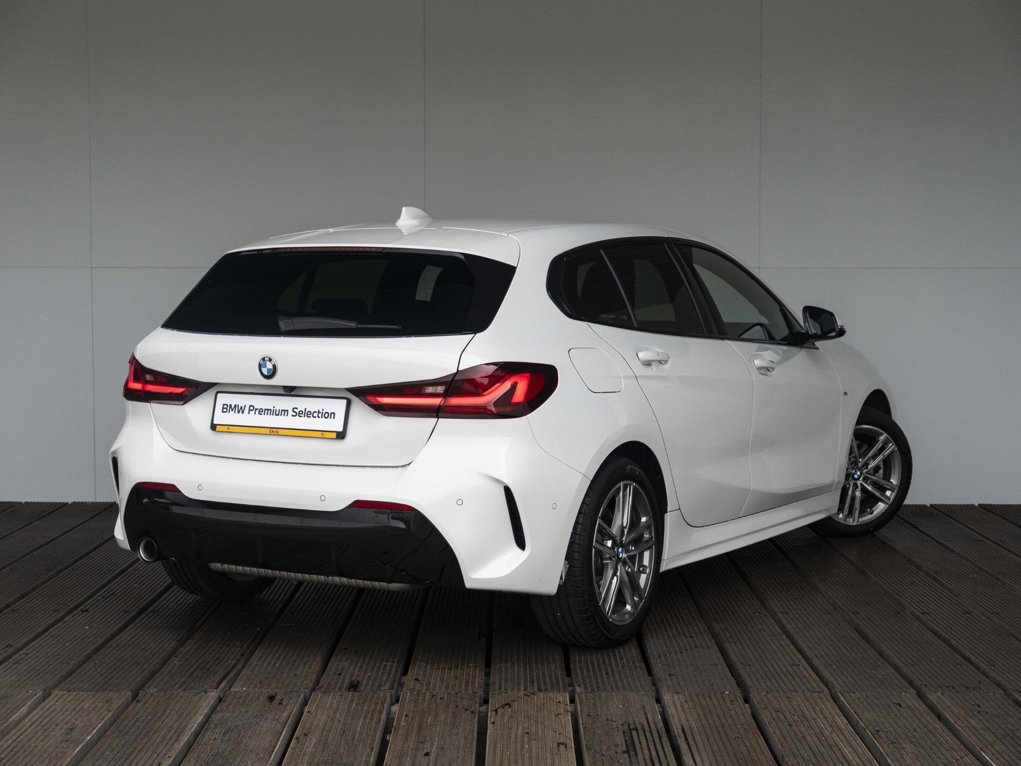 BMW 1 Serie 118i | M Sportpakket | 17 inch | Parking Assista, Auto's, 136 pk, Gebruikt, Met garantie (alle), Leder en Stof
