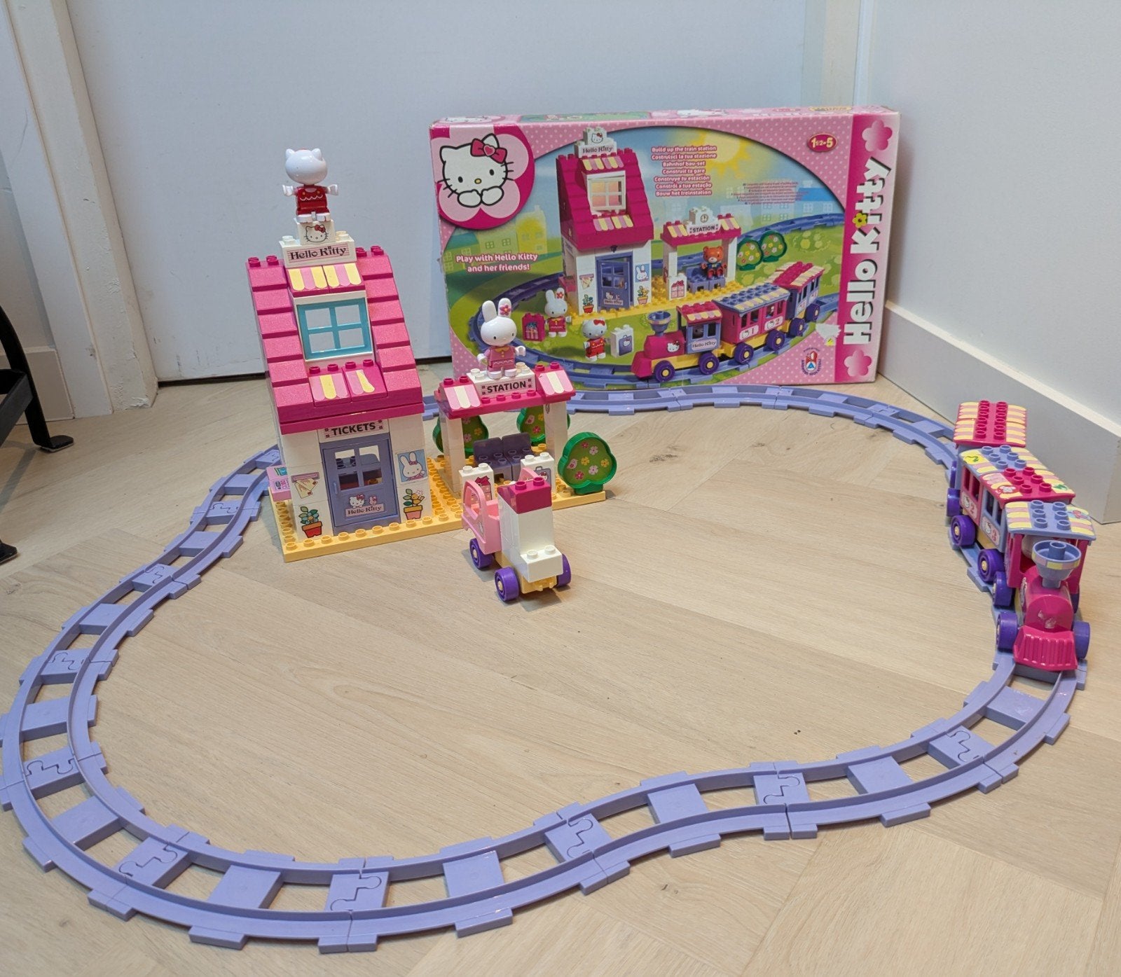 Hello Kitty Treinset met Station (8652), Ophalen of Verzenden, Gebruikt, Overige merken