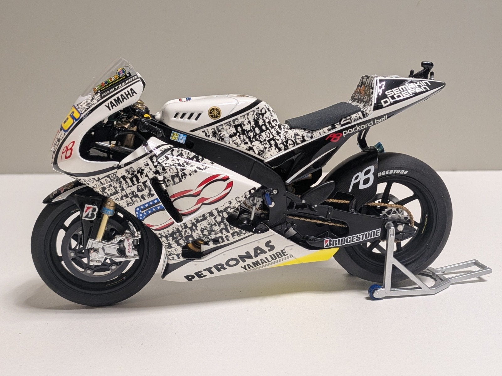Minichamps: Yamaha YZR-M1 - Valentino Rossi - MotoGP 2010, Hobby en Vrije tijd, Modelauto's | 1:5 tot 1:12, Ophalen of Verzenden