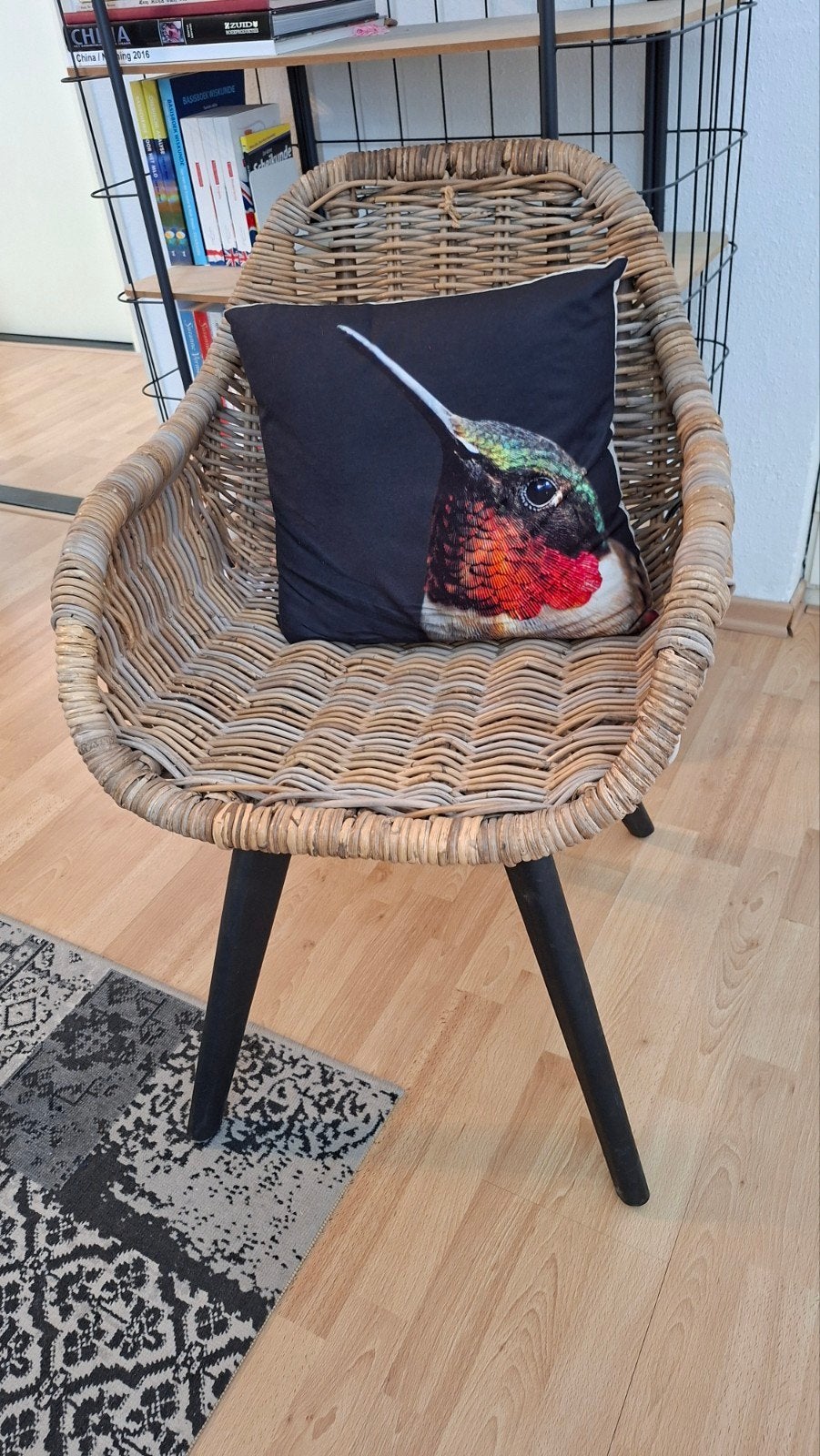 Rotan stoel met kussen, Huis en Inrichting, Ophalen, Zo goed als nieuw, Bruin, Eén