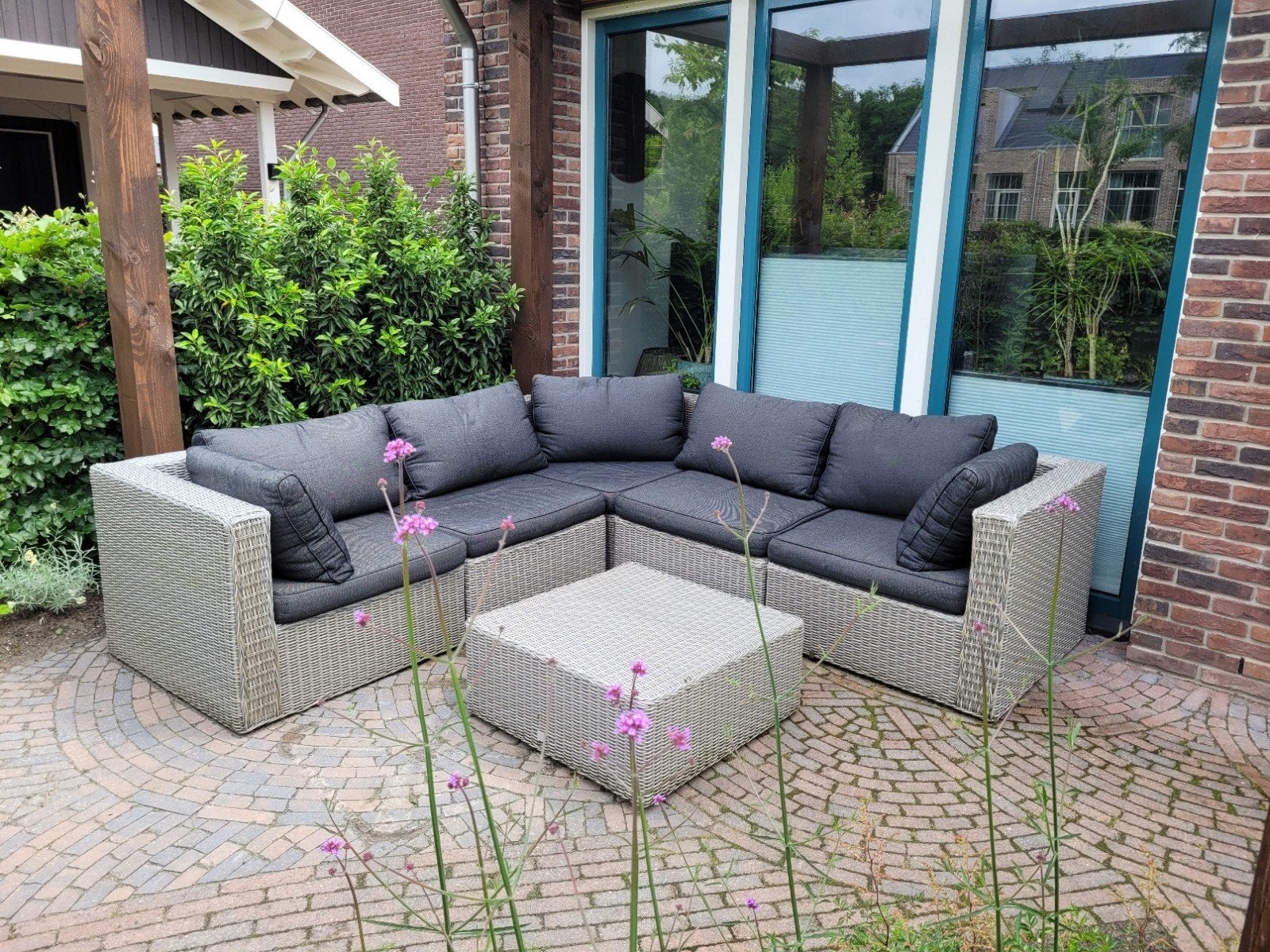 Loungeset van PR Design met zwarte kussens en tafel, Ophalen, 5 zitplaatsen, Gebruikt, Bank