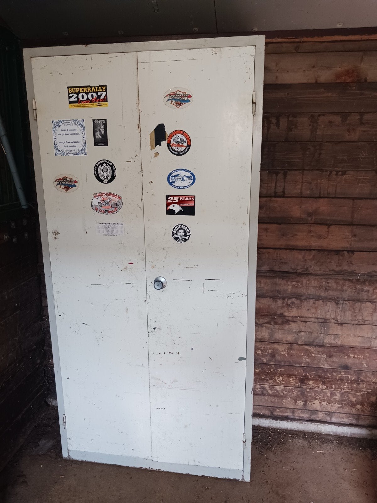 Metalen kast met 4 legplanken en draaiknop, Ophalen, Gebruikt