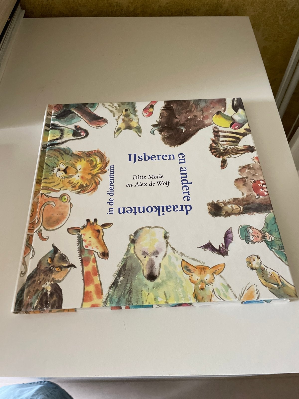 IJsberen en andere draaikonten in de dierentuin, Boeken, Ophalen of Verzenden, Zo goed als nieuw, Non-fictie
