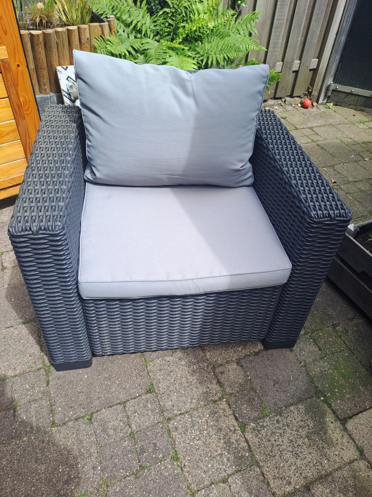 2 Allibert loungestoelen met grijze kussens (setprijs €80,-), Ophalen, Gebruikt, Kunststof