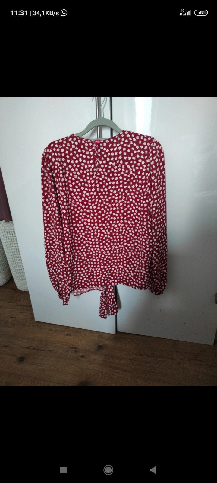 Mooie rode bloese met kleine bloemetjes, Kleding | Dames, Blouses en Tunieken, Ophalen of Verzenden, Zo goed als nieuw, Rood