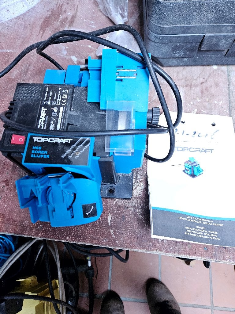 Universele slijpmachine voor beitels,boren messen en scharen, Ophalen, Zo goed als nieuw, Minder dan 700 watt, Werkbankslijpmachine