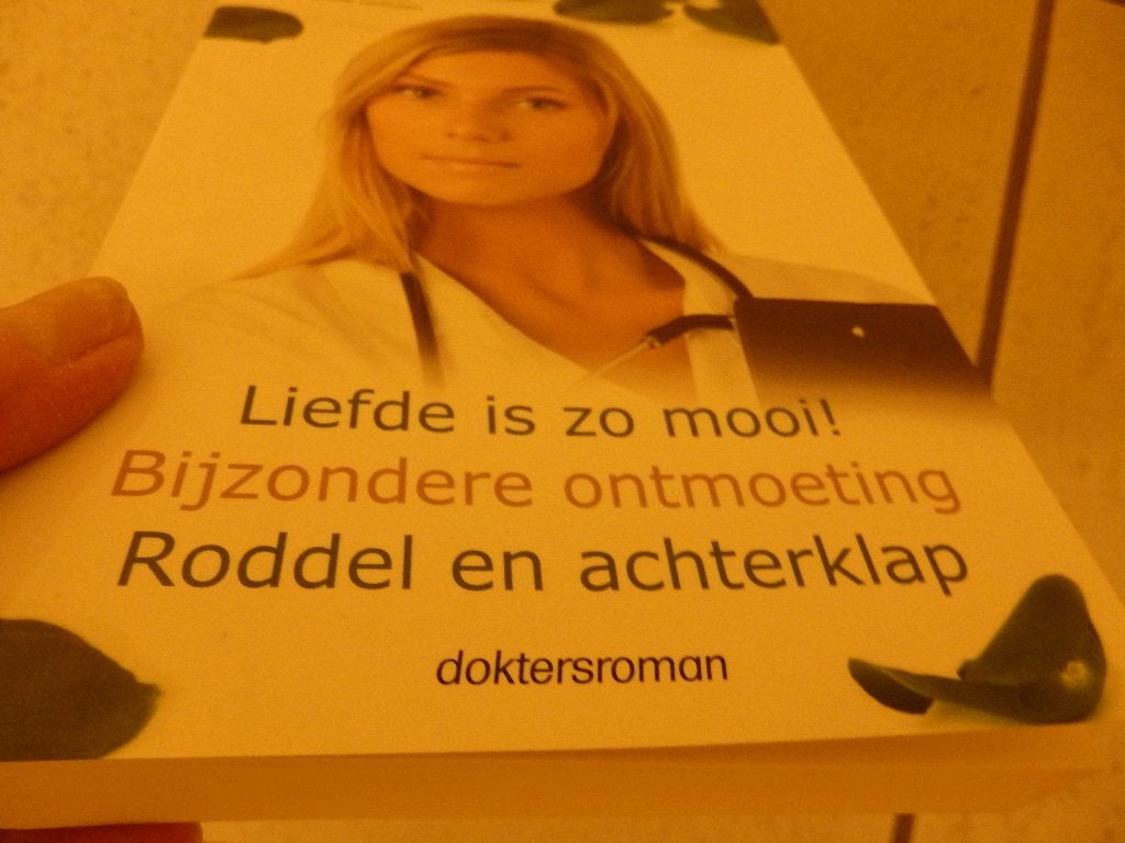 Liefde is zo mooi, Dokters Roman, Ophalen of Verzenden, Zo goed als nieuw