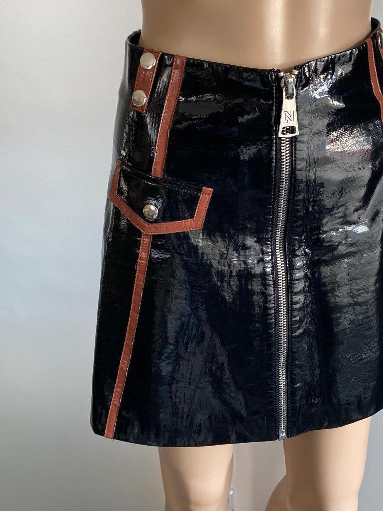 J601 Nikkie maat 34=XS nep lak-leren rok rokje zwart/bruin, Zwart, Ophalen of Verzenden, Zo goed als nieuw, Nikkie