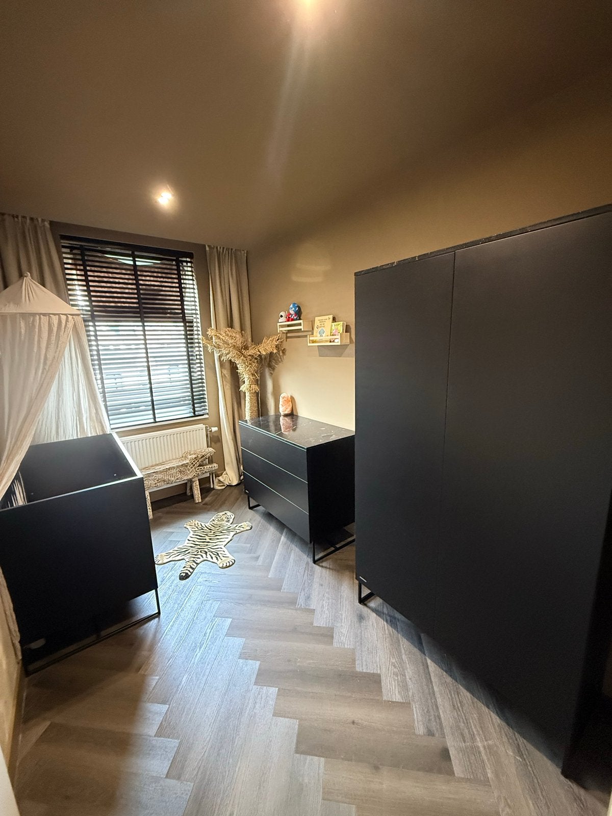 Kidsmill Intense Babykamer - Zwart met Marmer, Ophalen, Gebruikt, Jongetje of Meisje