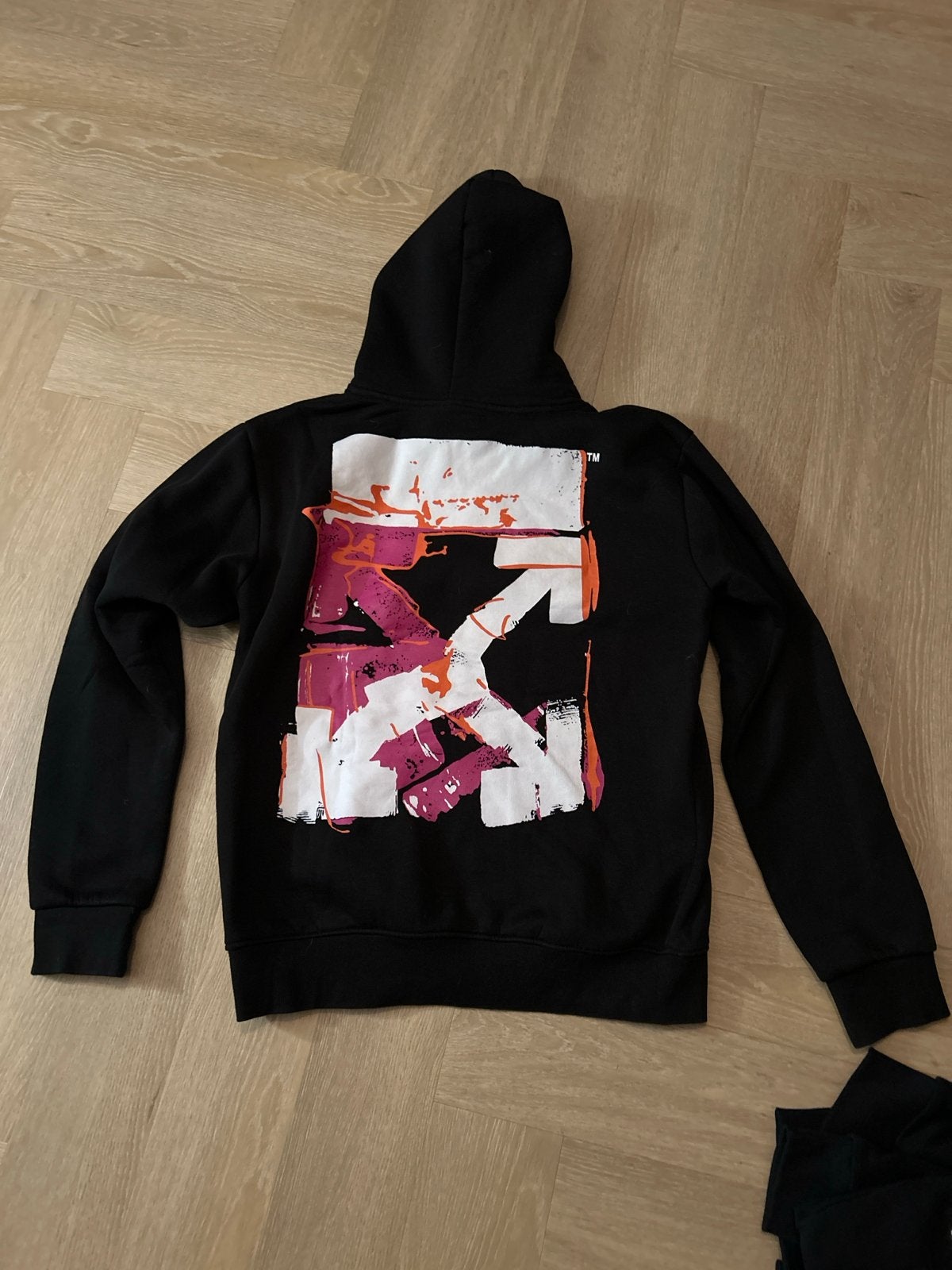 Off-White hoodie met abstracte pijlprint maat s, Kleding | Dames, Ophalen of Verzenden, Gedragen, Maat 38/40 (M), Zwart
