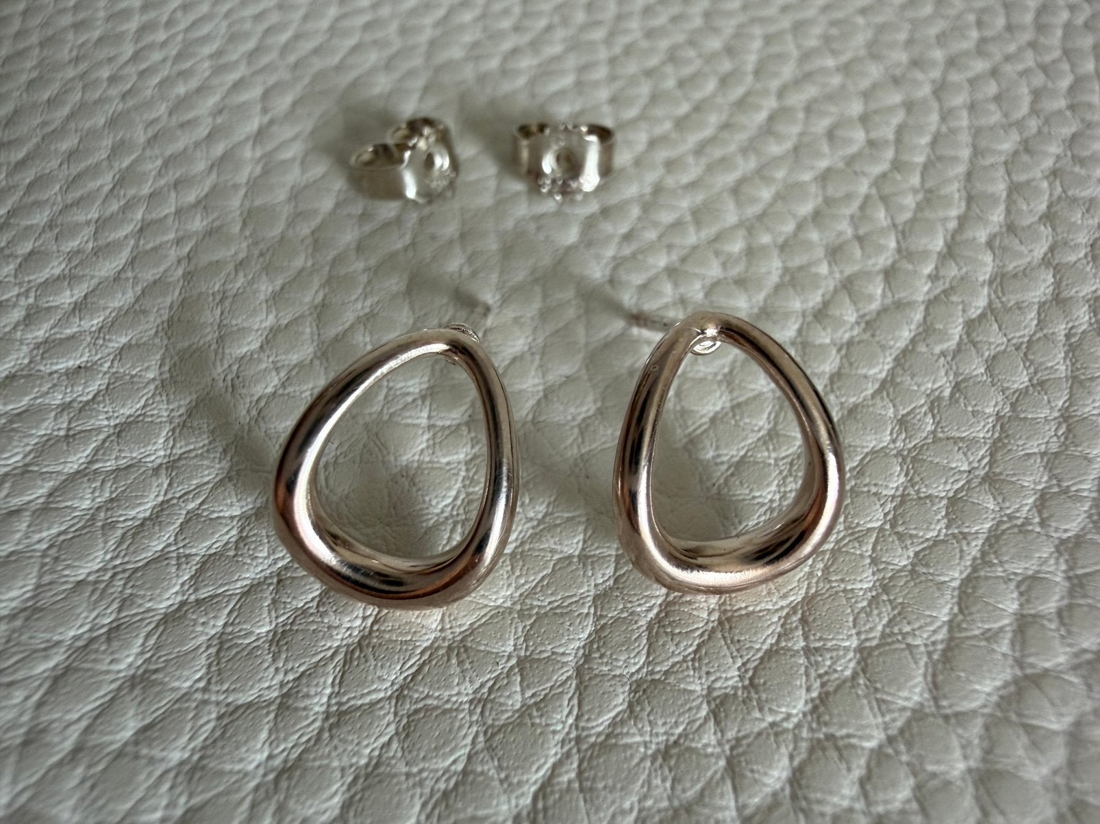 H264/Zilveren GEORG JENSEN modernist oorbellen incl doos, Gebruikt, Verzenden, X, Zilver