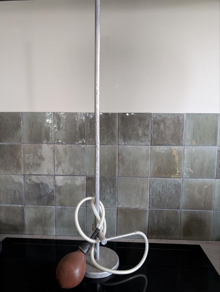 Antieke metalen rokspuit met Krijt - 65 cm hoog, Ophalen of Verzenden
