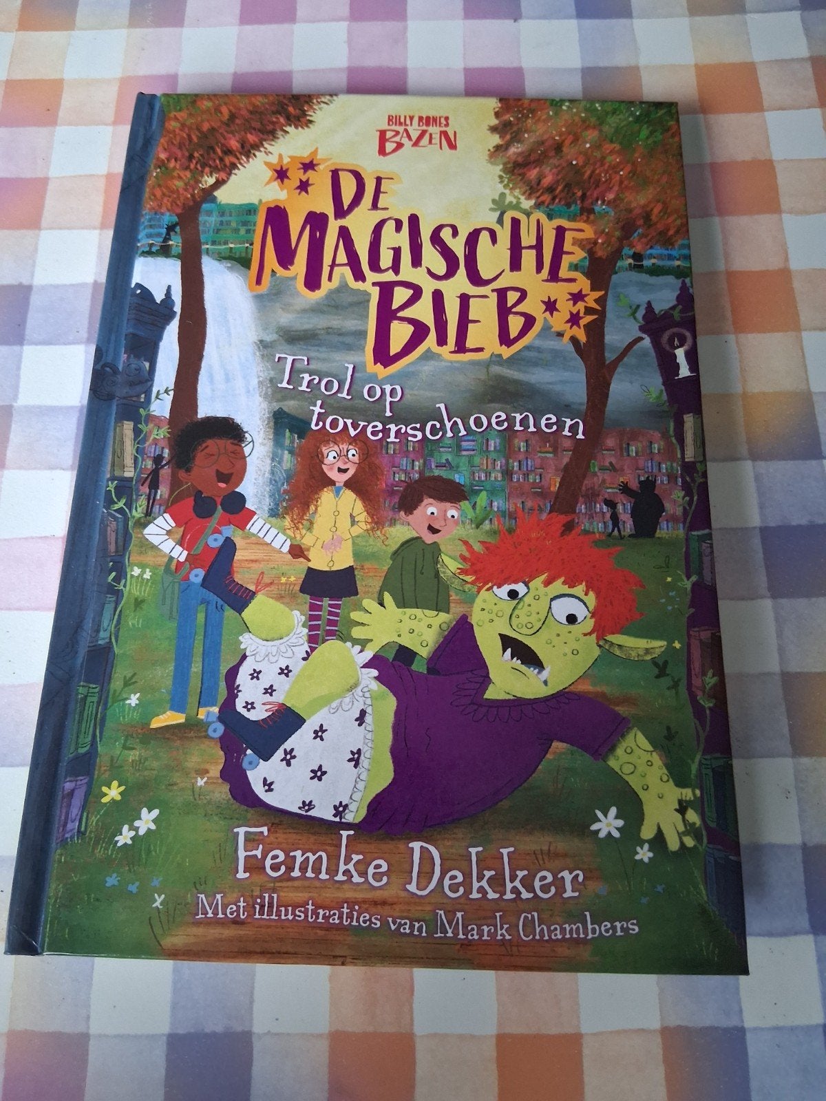 boek femke dekker - trol op toverschoenen, Ophalen of Verzenden, Zo goed als nieuw, Fictie algemeen