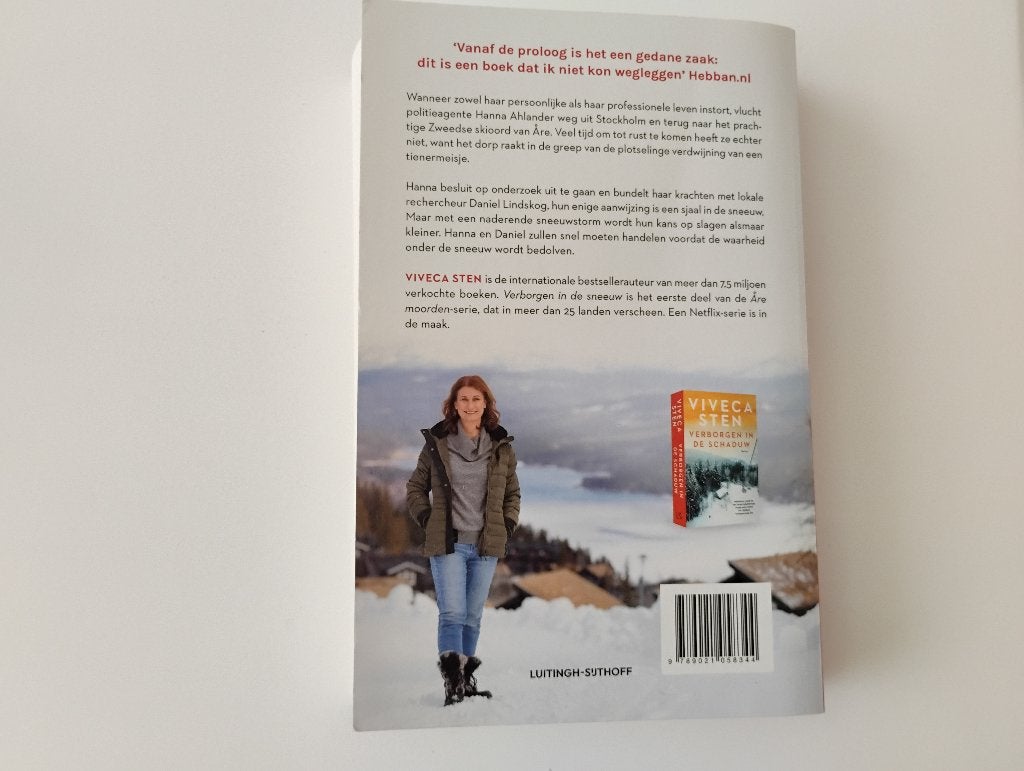 Boek Verborgen In de sneeuw Viveca Sten thriller, Boeken, Ophalen of Verzenden, Zo goed als nieuw