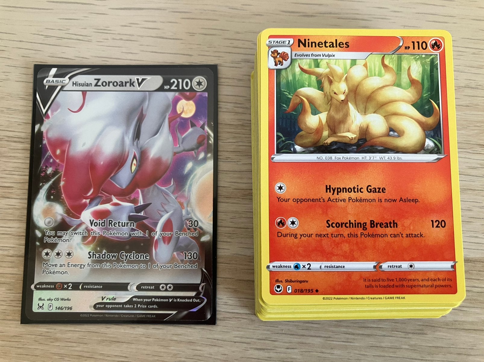 KADO TIP Set van 50 verschillende originele Pokemon kaarten, Ophalen of Verzenden, Zo goed als nieuw, Meerdere kaarten, Foil