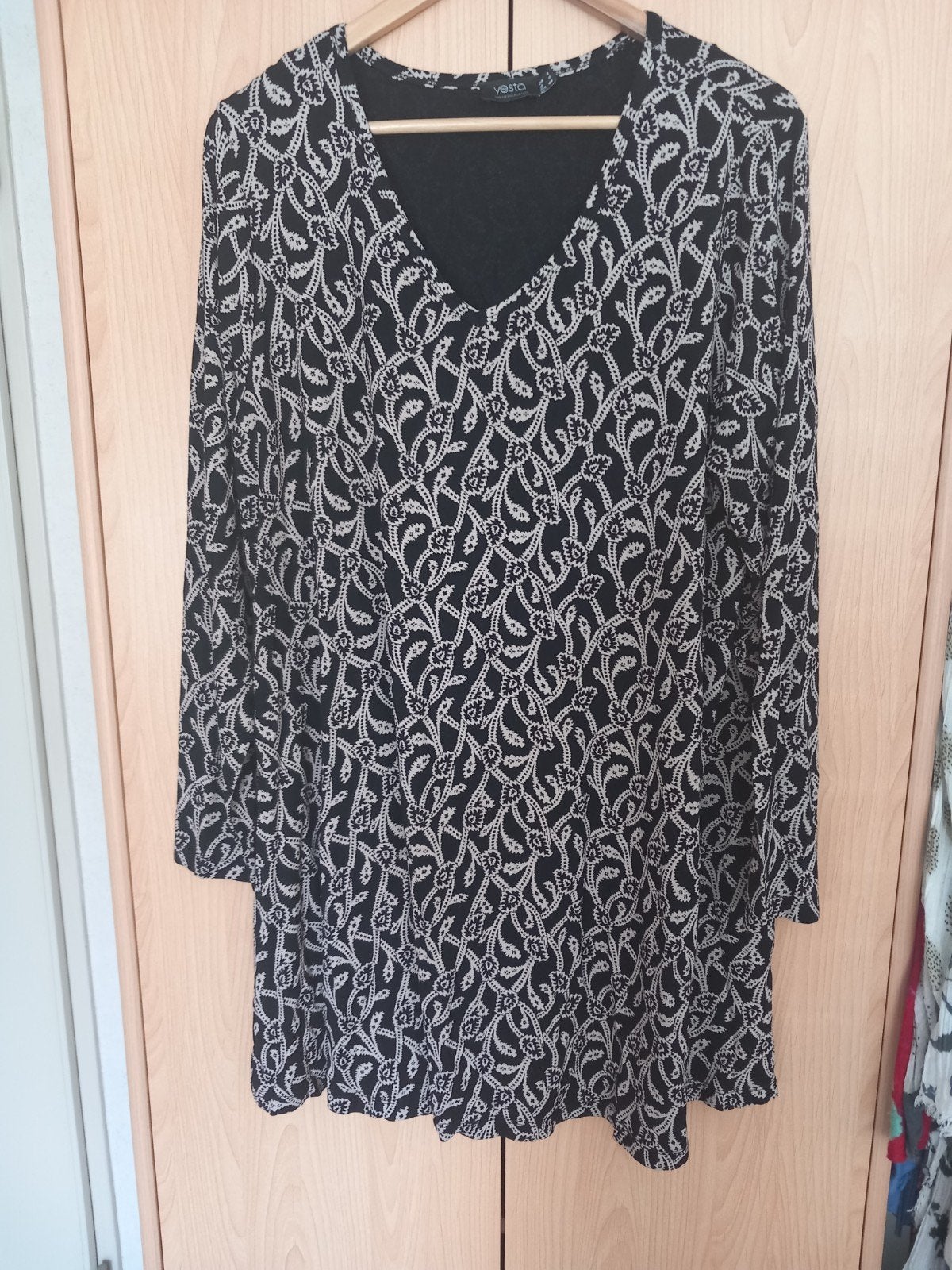 Yesta tuniek maat 0, Zwart, Maat 46/48 (XL) of groter, Yesta, Ophalen of Verzenden