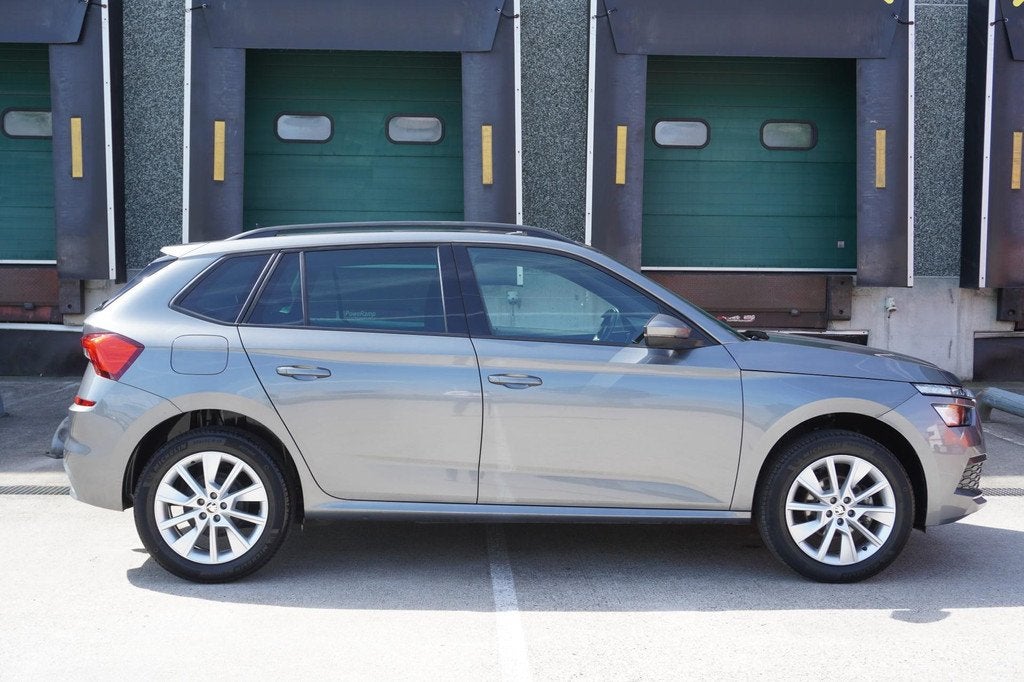 Skoda Kamiq 1.0 TSI 110pk DSG Sport Business | Trekhaak | Ca, Auto's, Skoda, 12 maanden, Gebruikt, Leder en Stof, Origineel Nederlands