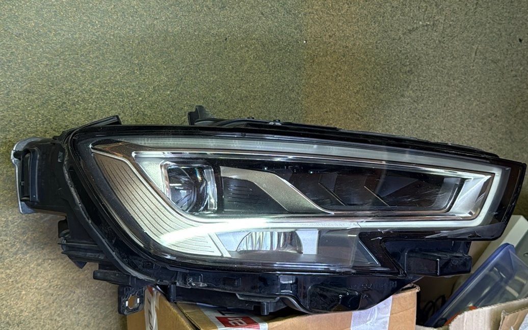RS 3 8/8.5 V MATRIX KOPLAMP RECHTS 8V0 941 036, Ophalen