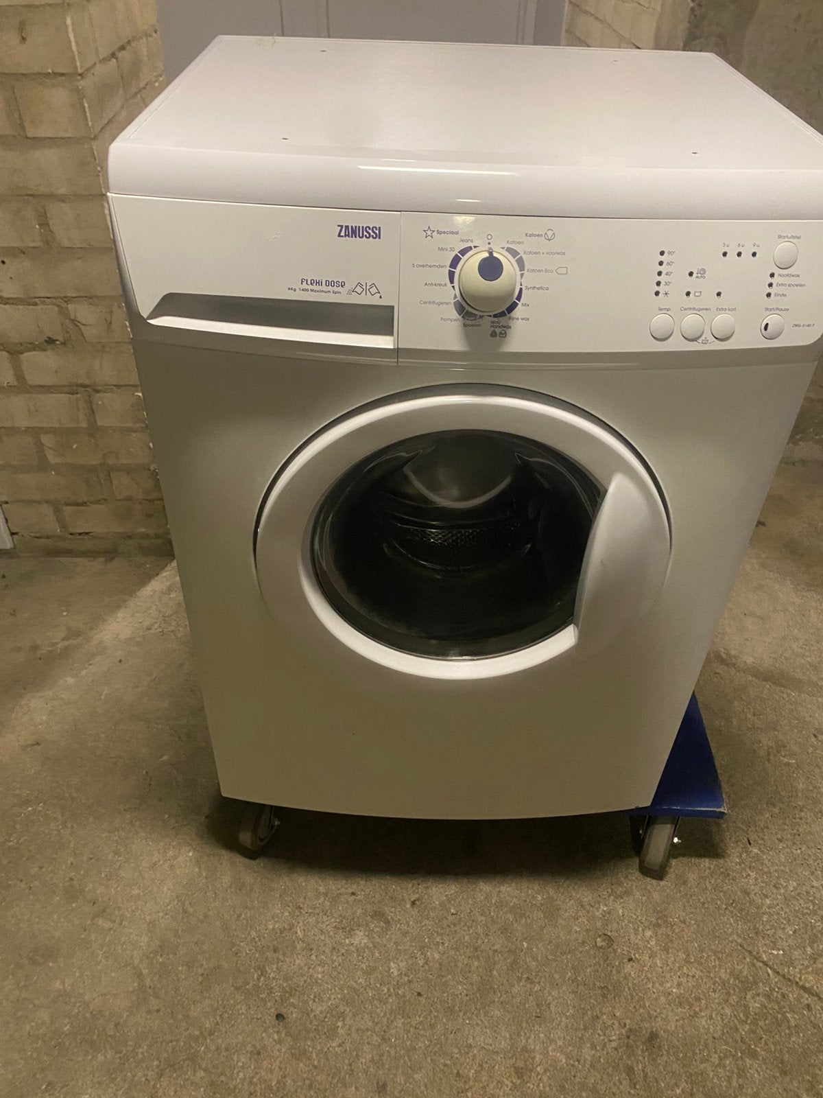 Wasmachine Zanussi, Ophalen, Zo goed als nieuw, 1200 tot 1600 toeren, 85 tot 90 cm