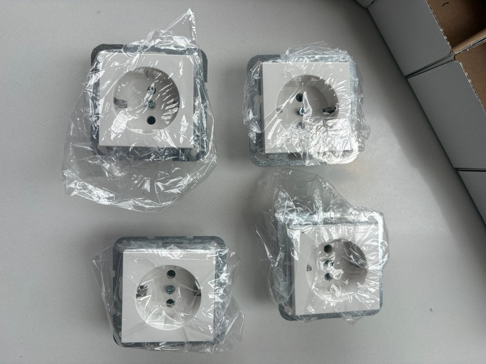 Gira system 55 geaarde stopcontacten zuiverwit, Ophalen, Nieuw, Stopcontact