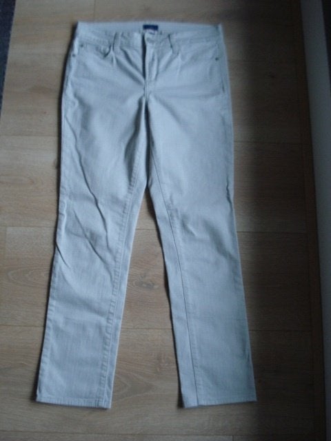 Nog hele mooie lichte jeans van NYDJ maat 4 = 36-38, Kleding | Dames, Overige kleuren, Ophalen of Verzenden, Zo goed als nieuw