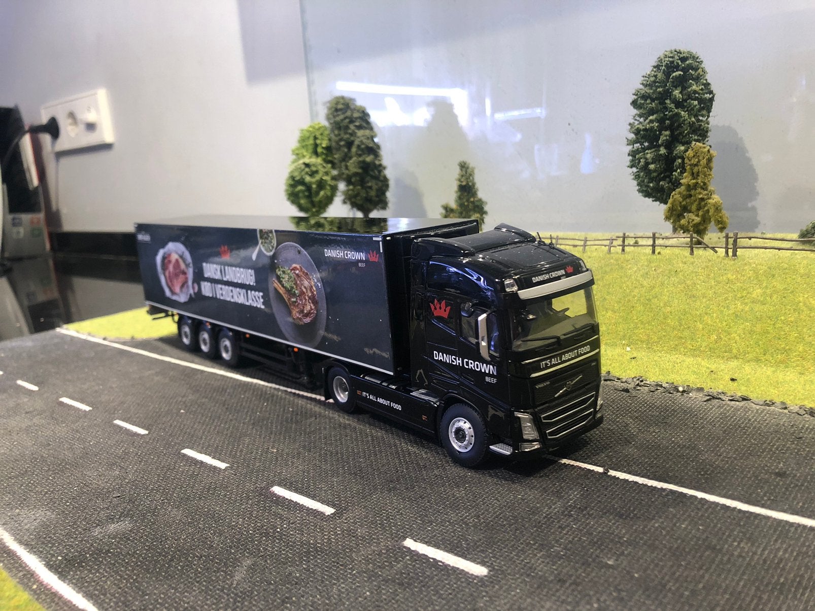 Volvo FH met koeloplegger van Danish Crown, Ophalen of Verzenden, Zo goed als nieuw, Bus of Vrachtwagen, Wsi