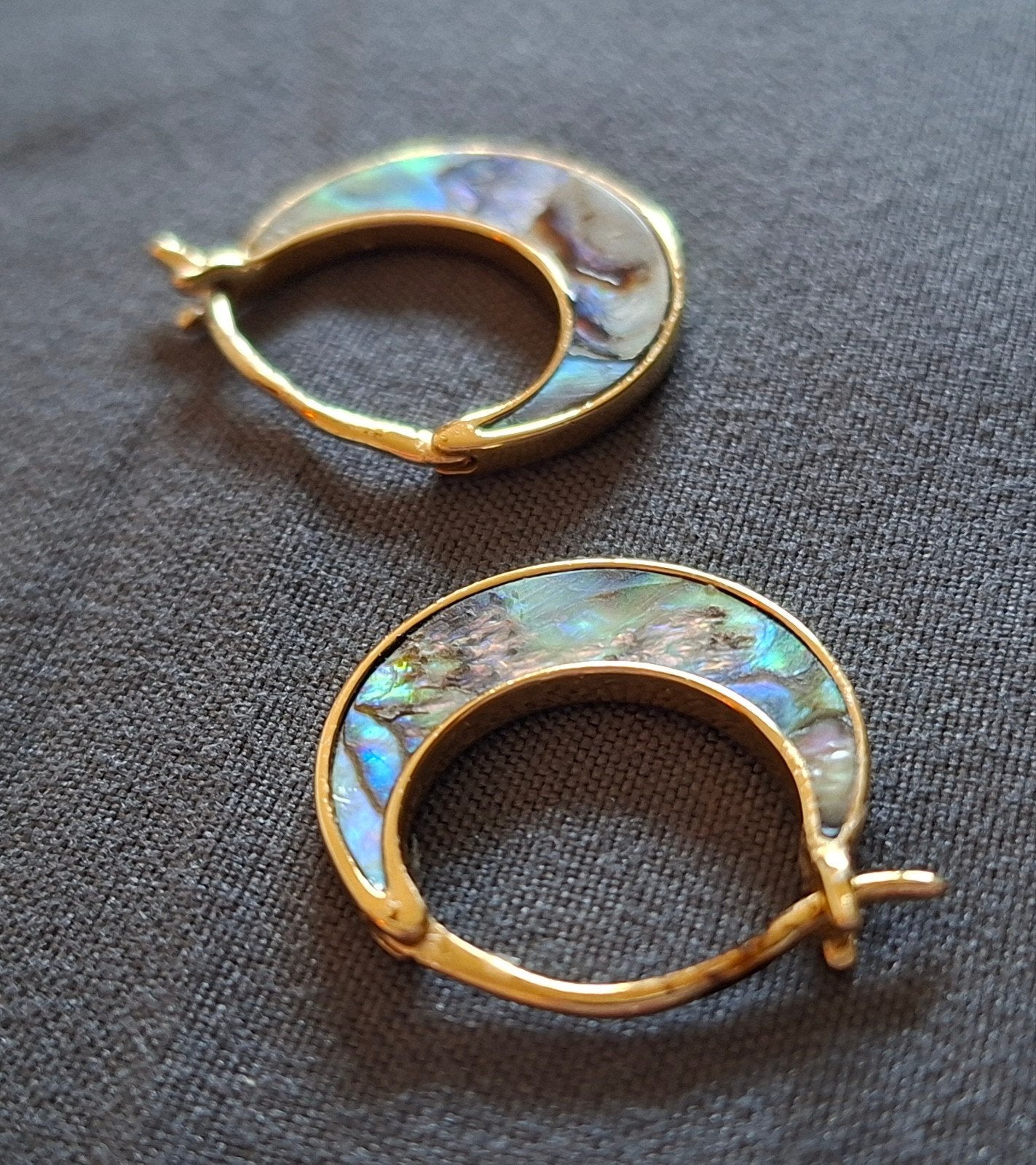 Goldplated Ania Haie oorringen met abalone schelp inleg, Sieraden, Tassen en Uiterlijk, Oorbellen, Hangers, Ophalen of Verzenden