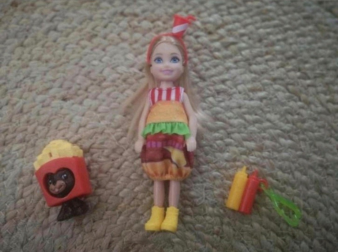 Barbie Chelsea fastfood set ZGAN, Ophalen of Verzenden, Zo goed als nieuw, Barbie