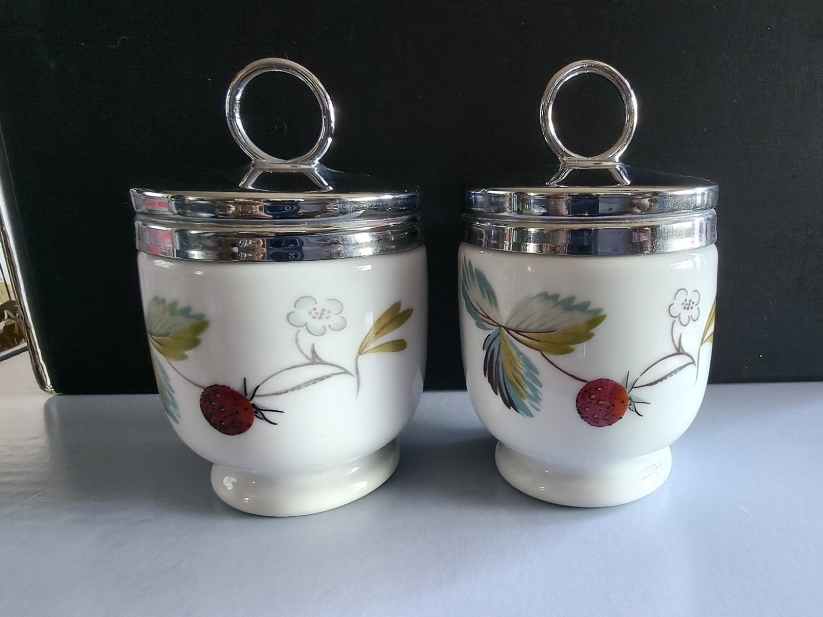 Set van 2 Vintage Royal Worcester Egg Coddlers Strawberry, Ophalen of Verzenden