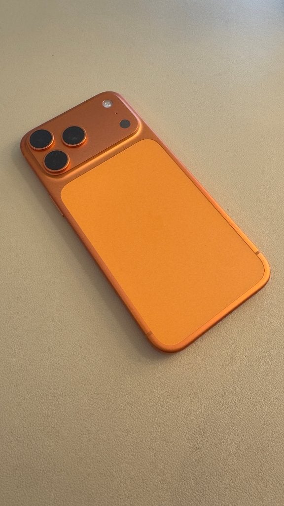 Foto 2 van iPhone 17 Pro Max - Cosmic Orange - 256GB - Topconditie