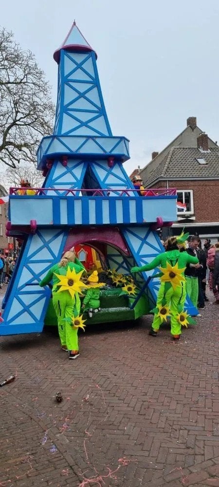 Carnavalswagen of carnavalsgroep Eiffeltoren, Ophalen, Gebruikt, Feestartikel