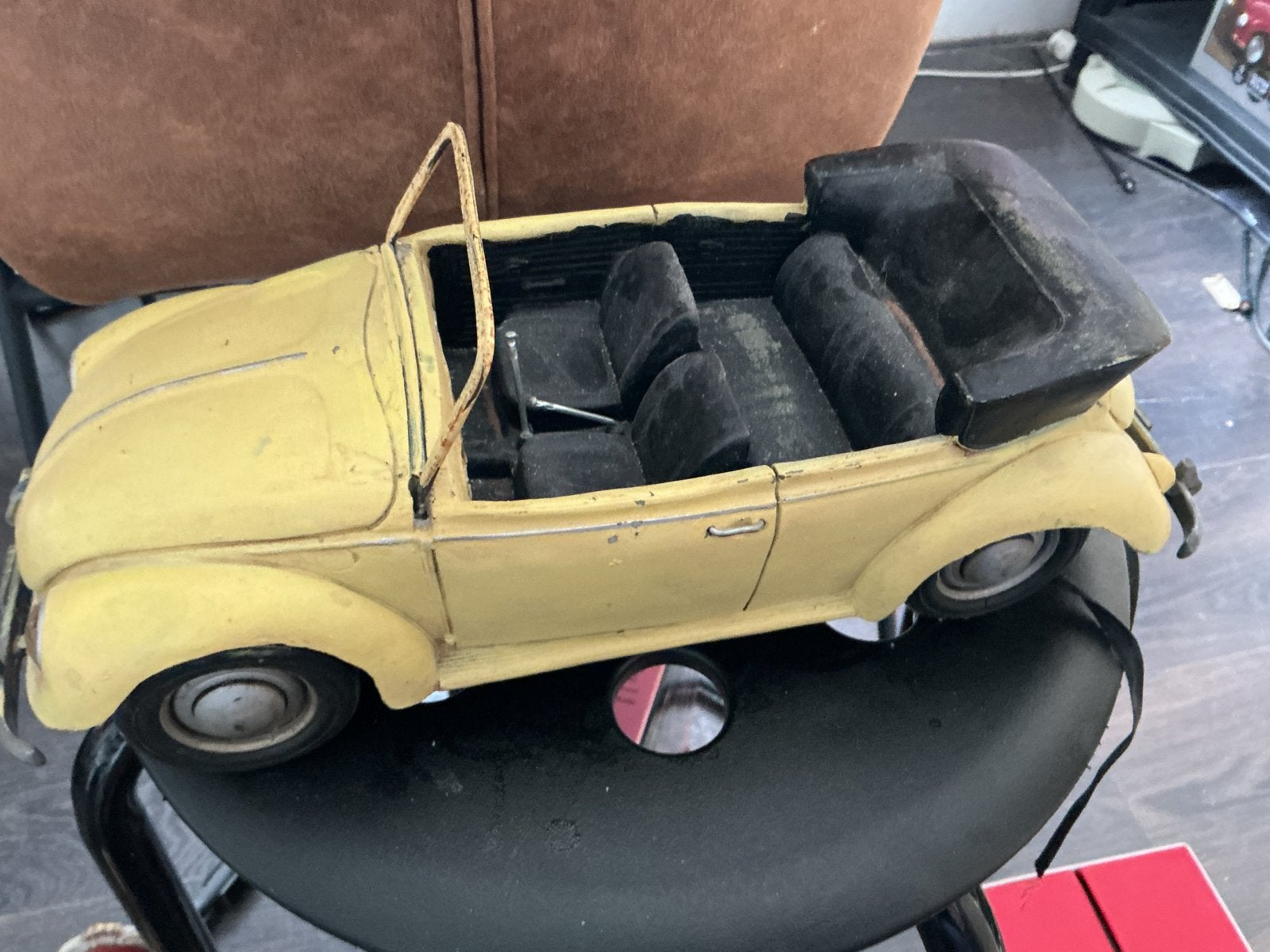 Volkswagen Kever Cabriolet schaalmodel jaren '60, Ophalen