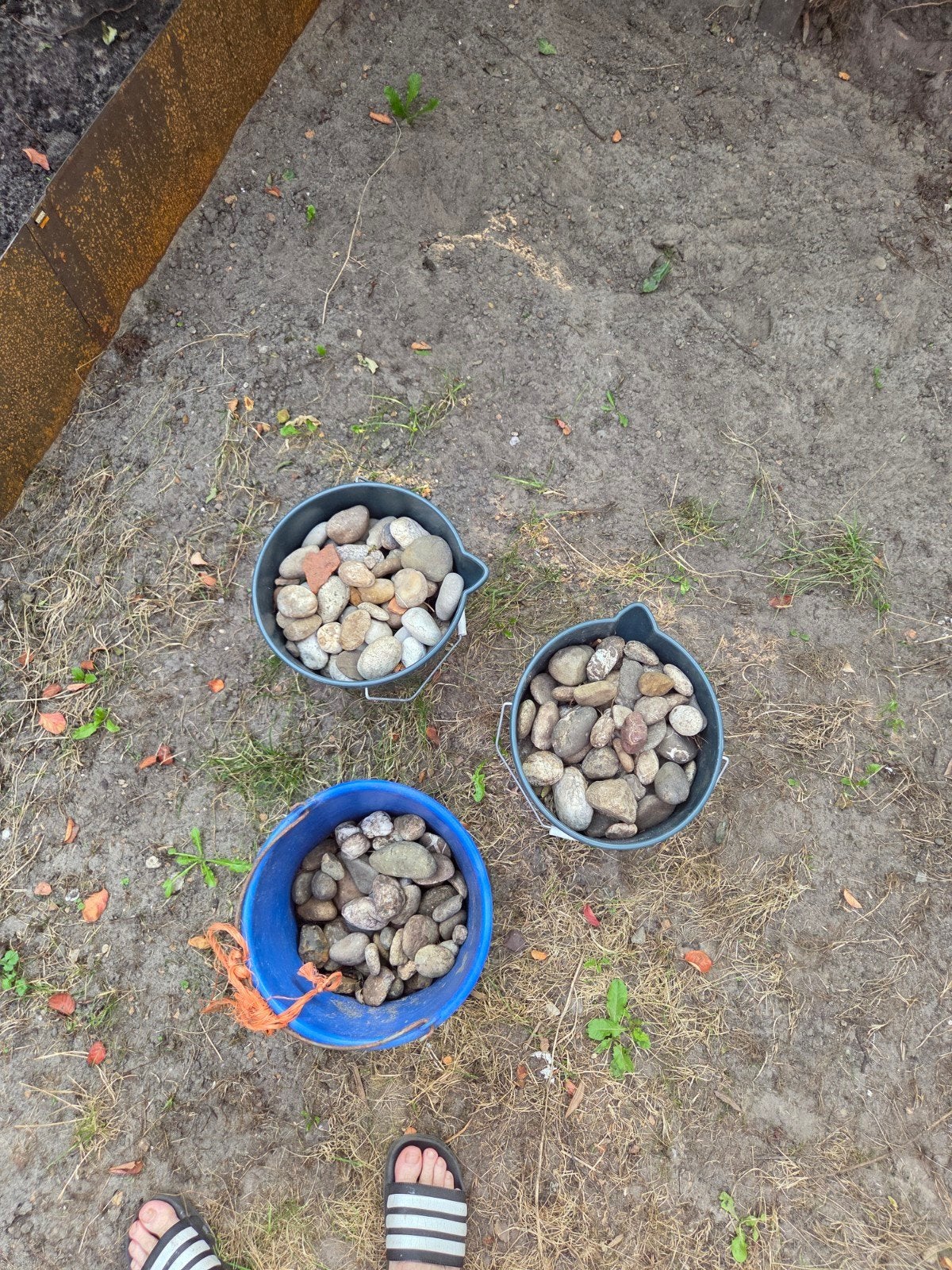 Emmers met kleine natuurstenen, Ophalen