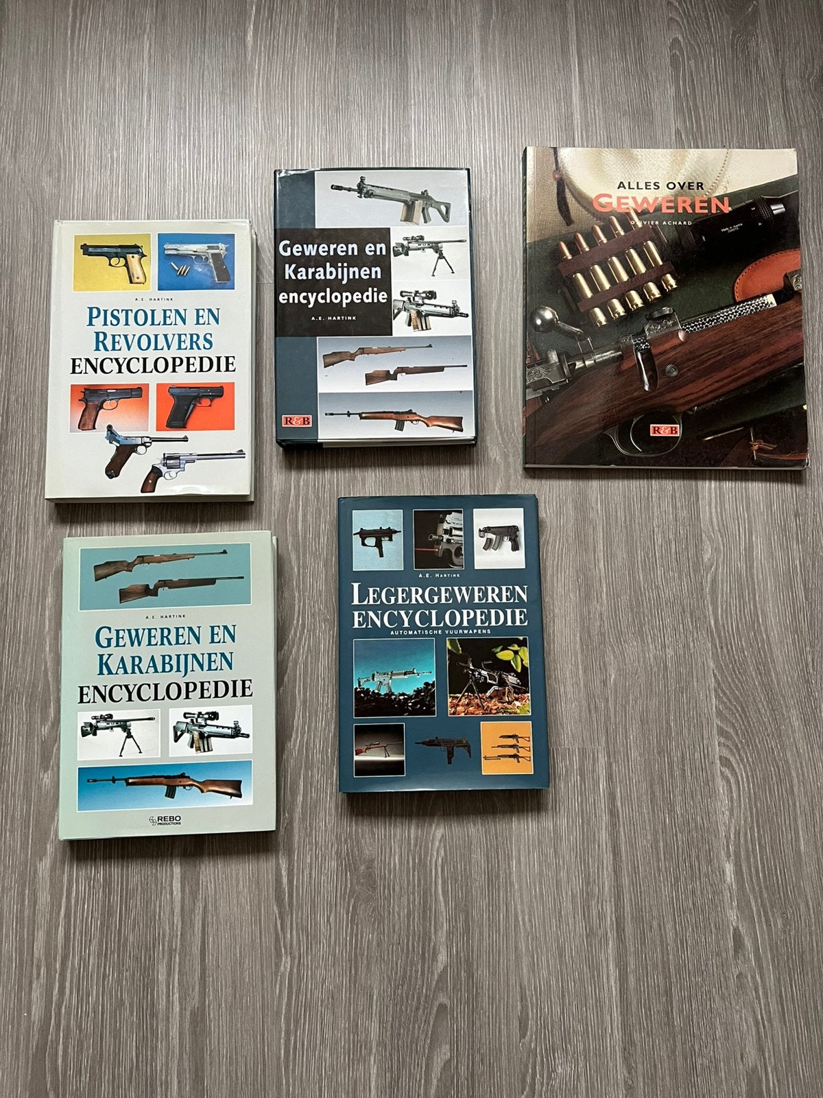 Wapen boeken., Ophalen of Verzenden, Zo goed als nieuw