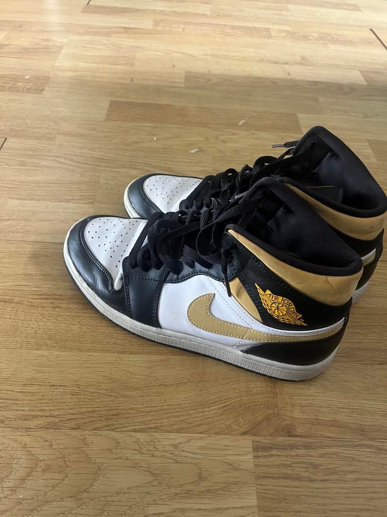 Goude nike Air jordans maat 43, Ophalen of Verzenden, Gedragen