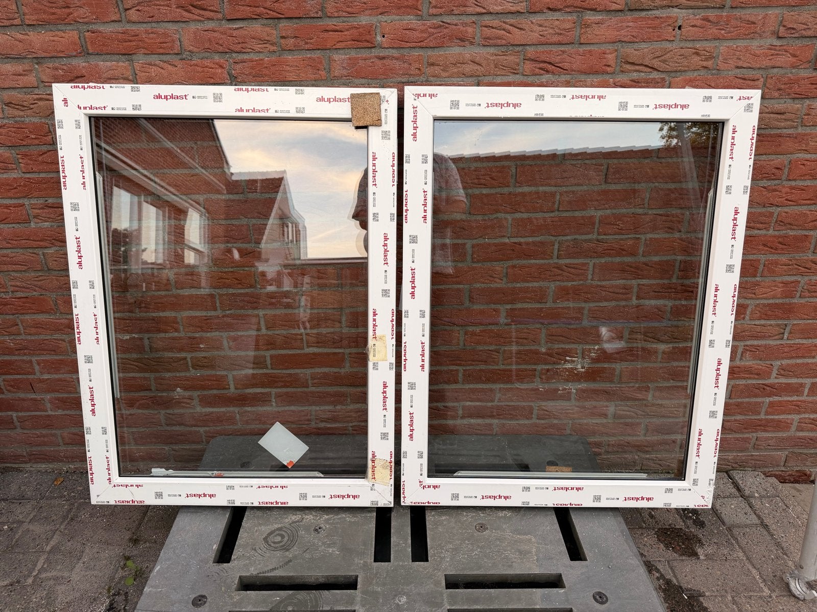 Twee nieuwe Aluplast kozijnen met dubbelglas, Ophalen, Gevelraam of Ruit, Minder dan 80 cm, 80 tot 120 cm