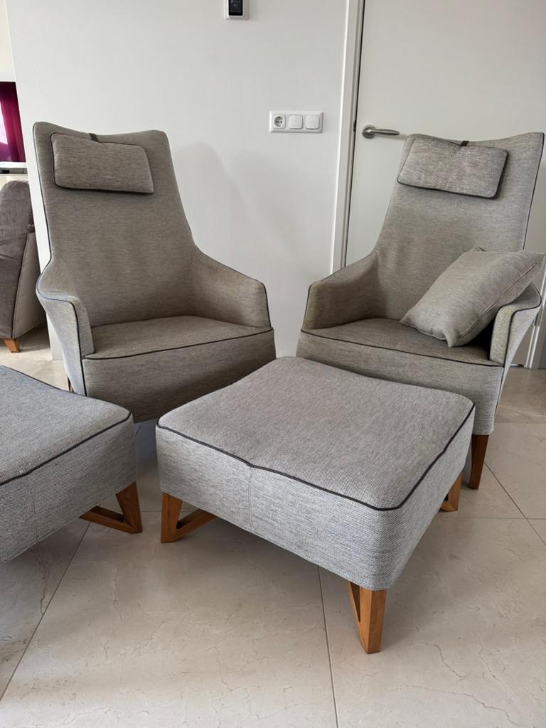 Twee Giorgetti Mobius Wing Chairs 63940 met twee hockers., Ophalen, Eenpersoons, 75 tot 100 cm, Zo goed als nieuw