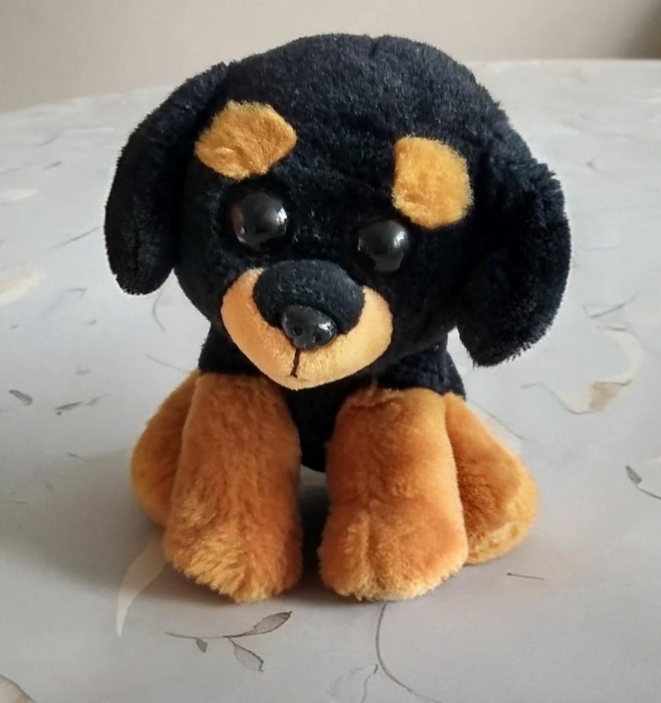 Schattige Zwarte en Bruine Pluche Hond, Kinderen en Baby's, Speelgoed | Knuffels en Pluche, Zwart, Zo goed als nieuw, Klein (minder dan 20 cm)