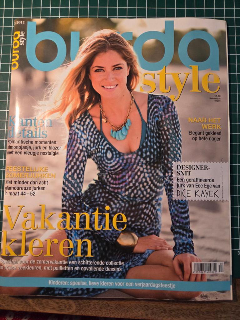 Burda Style 7/2011 - Vakantie en Zomerjurken, Ophalen of Verzenden