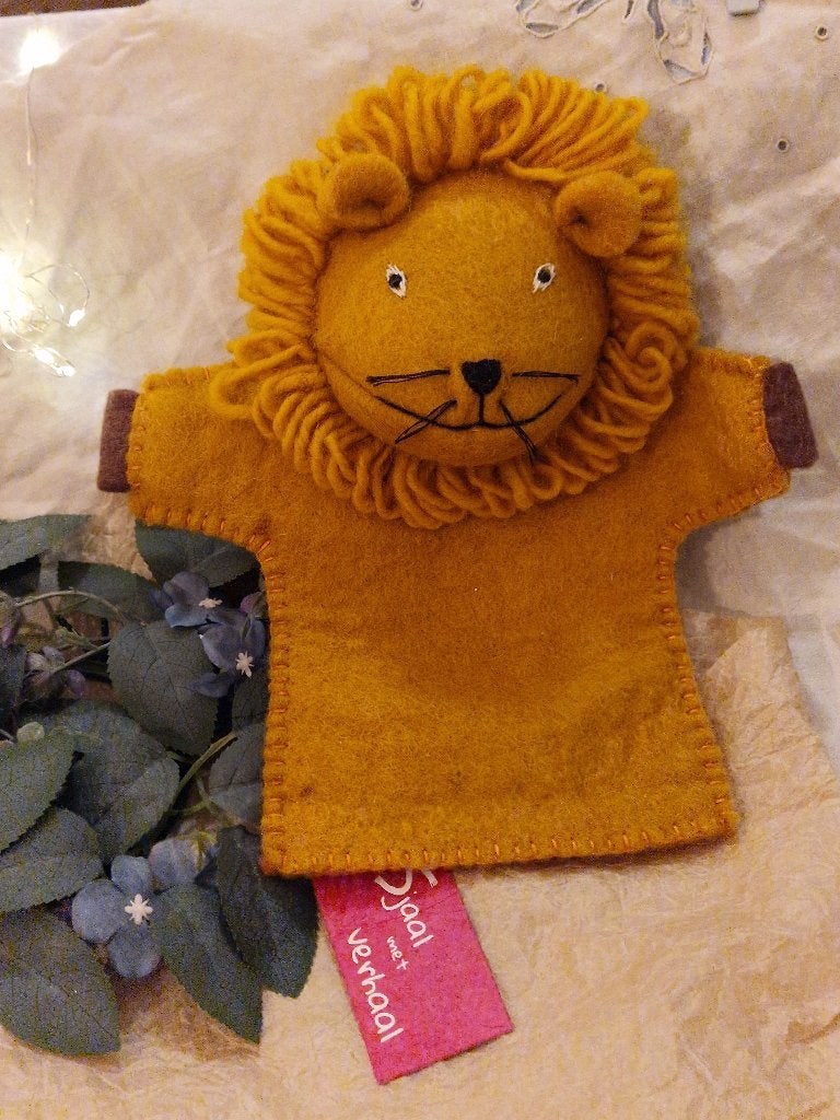 Handpop. "Leeuw- vilt en wol". Sjaal met Verhaal., Kinderen en Baby's, Speelgoed | Knuffels en Pluche, Oranje, Verzenden, Zo goed als nieuw
