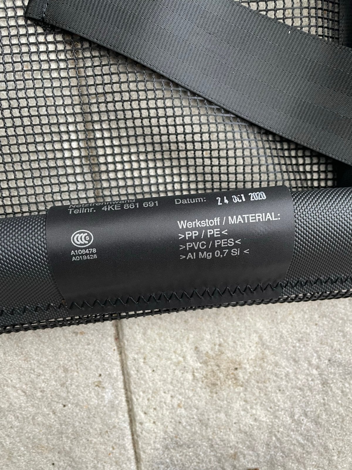 Audi e-tron bagagenet / hondennet (4KE 861 691), Auto diversen, Auto-accessoires, Nieuw, Ophalen