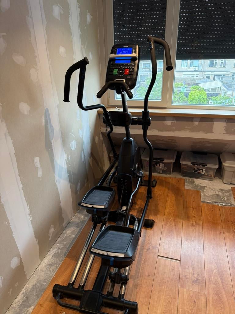 Crosstrainer Nautilus E628, Ophalen, Kunststof, Gebruikt, Buik